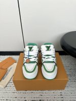 限男款 Lv Tarine路易威登 驴牌 L家 情侣款 柳钉 休闲 运动鞋 滑板鞋 原版购入开发 做货 本款 Lv Trainer 运动鞋为粒面牛皮革渲染缤纷色