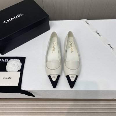 出厂价 Chanel2024早春香奈儿 拼色后空凉鞋 7.5跟高 大爆款，每期经典款都被抢光，超级柔软，上脚无敌柔软舒适，今年衣橱的top31肯定属它了！上脚美