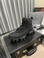 出厂价： Prada普拉达 全网热卖 机器人 大金刚 炫彩围边新款prada Cloudbust Thunder运动鞋设计以雕塑感设计重新演绎prada男士风格