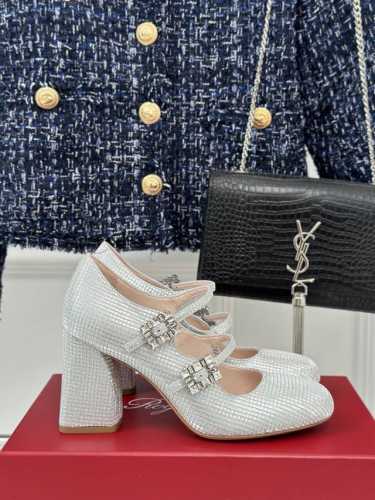 厂价 Roger Vivier｜RV经典水钻扣玛丽珍鞋鞋面用进口牛漆皮 特殊材质内里垫脚均为混种羊皮意大利进口牛皮大底跟高：8cmSize：35-39 34 4