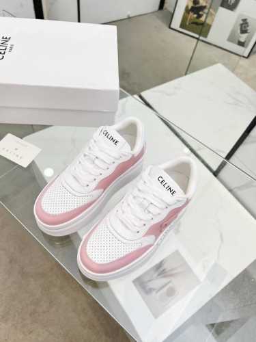 出厂价Pp 赛琳 Celine 2025春夏新款Block Triomphe凯旋门坡跟厚底运动鞋系列上新鞋面采用原版定制头层牛皮鞋身带有品牌元素压花图案，鞋头冲