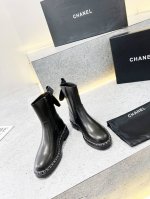 香奈儿双c花结子女神的不二选择chanel 高品质专柜级- Chanelaa 小香新款双c瘦腿切尔希短靴 顶级代购级别稀品上新。鞋面意大利进口打蜡小牛皮+，原版