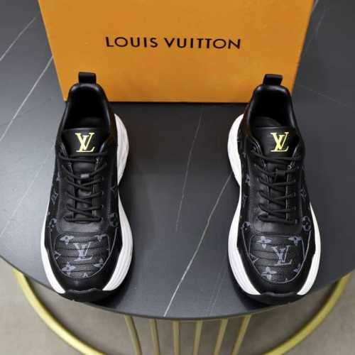 出厂价：品牌：Lv路易威登标准码：38-44 45订做等级：官网同款材料：原厂皮面料 舒适内里 轻便耐磨大底款式类别：男士时尚休闲鞋靴 跑步 运动鞋 尊贵奢侈品