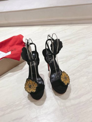 顶级版原版盒 Christian Louboutin 2024s原版做货重工CL水晶花限量版高跟鞋鞋～ 材质：进口天鹅绒克里奥水钻 内里：粒面珠光羊皮里 大底：