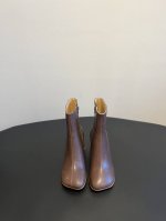 Maison Marginal* Mm6新款粗跟短靴 马吉拉设计师太有才了 采用粗跟作为设计元素打造鞋品单鞋干练精致 裸靴搭配短裙 性感个性 面料采用原版一致牛