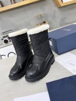 2024Dior迪奥秋冬新品时尚与潮流并存。进口布料原版一比一订制。女35-41 面料：进口牛皮 内里：羊毛里 大底：原版开模橡胶大底