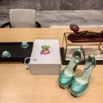 防水台恨天高系列 顶级包装配套最高版本 PRADA 2024普拉达春季 最新款且超级爆系列爆品，包头中空凉鞋系列。春夏新品， 顶级版本 实力来袭！ 恨天高跟防水