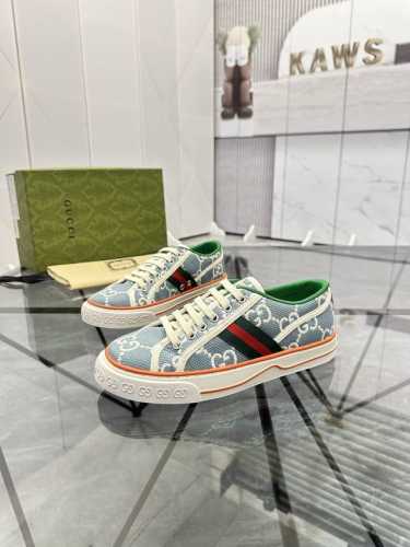 售 价: ￥ 商品商标：Gucci* 古驰* 低帮休闲鞋正码码数: 38-44 可订做45.46. 商品材料：鞋面专柜原版材料，透气内里，原版大底。编 号：66