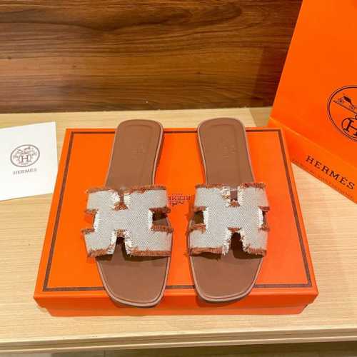 出厂： Hermes 爱马仕 夏季经典流苏H拖 平底拖鞋 旅游度假沙滩凉拖 万年经典拖 ，独家定制染色织提花棉面料 ，白色与原色编织而成！纯手工拉毛边的工艺成流