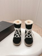 Amiri 埃米尔 骨头鞋 新款厚底雪地靴羊毛靴 很火爆哦 版型很好 系带设计更显腿细 乖巧 鞋口的羊毛毛 足够可爱 鞋底是很防滑 厚底增高但是穿上不会觉得重哦