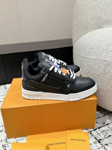 顶级版本 情侣款LV 路易威登L家 Trainer 24 新款 休闲 运动鞋 滑板鞋 LV Trainer 运动鞋的灵感源自复古篮球鞋，代表 Virgil Ab