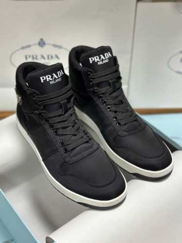 实价 P 家奢品高端男士时尚运动系列，进口环保材质，内里透气网布，鞋舌经典品牌logo装饰，原版tpu大底，防滑耐磨，舒适度极高的经典款 Size：38-46