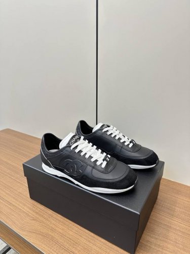 工厂价360 chanel 小香25Ss最新款时尚休闲德训鞋！ chanel新品宝藏球鞋、颜值超高，让人难以释怀！ 超多网红推荐款！对版新色 小牛皮面料拼接荔枝