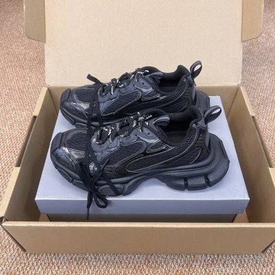 顶级版本balenciaga巴黎世家3Xl Sneaker系列 全黑色 情侣款老爹鞋原*购入开发 Balenciaga 3Xl Sneaker 整体鞋型汲取了b