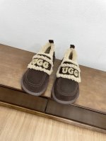 半拖 单鞋 广州货 顶级版本ugg秋冬新款字母刺绣毛毛拖鞋单鞋 雪地靴 油叽叽刺绣logo毛毛鞋，一眼就上头的款式 胖胖的方圆头鞋 加上羊毛边边logo 憨憨的