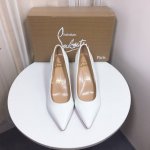 出厂： Christian Louboutin Cl经典款红底鞋 高跟鞋单鞋 颜色：黑色，白色、裸色，红色 跟高：6Cm、8Cm、10Cm 码数：34-42