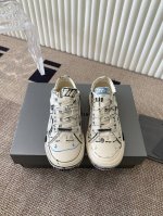 Balenciaga 巴黎世家做旧帆布鞋 原版开发 做货 这次 Paris Sneakers 的灵感来自六十年代前的硫化鞋，继续着demna 式的对主流华丽时尚