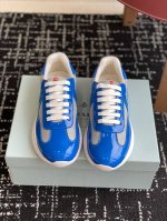 代购级 Prada 普拉达 25Ss 春夏新款 情侣款 休闲鞋 采用进口纯色漆皮 拼接网孔牛皮鞋面，立体几何分割 精工制造，缝线均匀，皮质质感一览无余，多色拼接