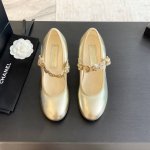 皮面 布面 Chanel 24Ss 春夏新款 手工坊系列 小羊皮玛丽珍，小圆头 可爱指数十颗星 精致山茶花五金装饰 高密度毛巾内里，脚感超舒服 面料：进口绵羊皮