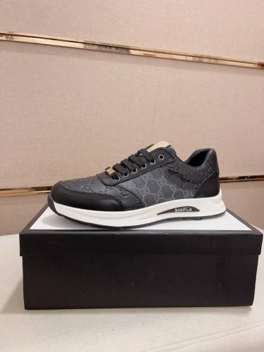 工厂价 新款gucci 古奇 专柜同步上市， 新款男鞋、面料精选进口牛皮，内里:羊皮内里 高端气垫开模防滑橡胶大底，精美线条、简约大气，上脚舒服上挡次、休闲旅游