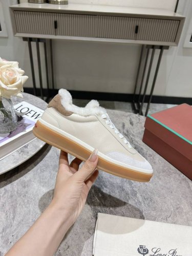 羊毛款:女 男10 情侣款lp新品发售loro Piana 官网同款针织拖鞋｜ 采用 Wish 超软牛皮面料制作｜ 鞋面采用超柔牛皮面料制作工艺｜内里垫脚羊毛，