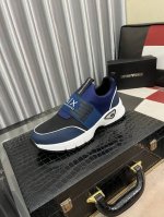 出厂价： Armani 阿玛尼 新款男士时尚休闲鞋推荐经典款，原单品质，做工精细头层采用进口牛皮头层皮垫里，橡胶耐磨底上脚柔软舒适透气，码数 38-442色可选