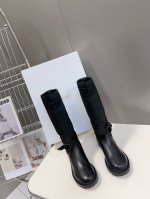Dior迪奥秋冬经典骑士靴，超多明星网红种草 时尚与潮流同时拥有，可酷可帅的一款靴子，不仅颜值爆棚有品牌辨识度，刺绣的立体感也是超a哒！飞织面料+进口头层牛皮+