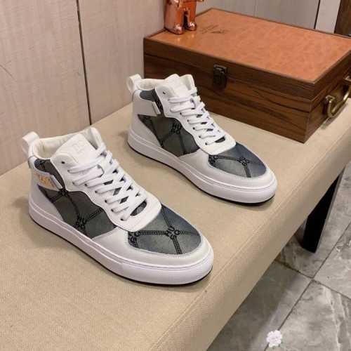 高帮新款: 厂价: Boss* 最新爆款休闲鞋，顶端品牌奢侈～代购，顶级～质量。鞋面選用进口透气牛皮搭配布料材质透气羊皮垫脚 精细做工。原版个性时尚柔软橡膠耐磨