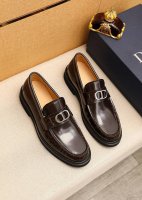 商品商标：Dior 迪奥 休闲皮鞋正码码数: 39-44 38.45订做 商品材料：精选 意大利进口头层开边珠牛皮鞋面+经典五金扣，进口水染牛皮内里。强烈立体视