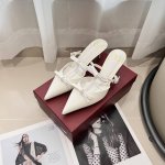 出厂： Valentino华伦天奴 顶级专柜 最高限定 官网上新 全球首发 华伦 Vt 24Ss 蝴蝶结尖头高跟 华伦 Vt 纯欲穿搭 Valentino 小红
