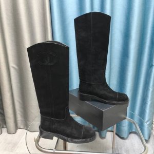 冲量价: 顶级版本 香家新款骑士马丁长靴，复古女人味 上脚超显气场！ 整只靴面小牛皮 内里羊皮 意大利真皮大底 码数35-39 34、40、41定做
