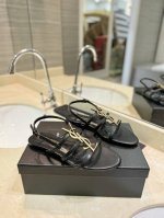 Saint Laurent 圣罗兰 Ysl爆款高跟凉鞋。金属logo凉鞋顶级品质，鞋面进口牛漆皮 牛皮，垫脚羊皮，意大利真皮大底。平底，Size 35-40 3