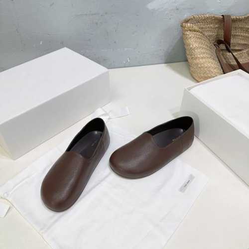 高品质出厂360！小众潮牌 The Row春夏新品圆头面包鞋！ 可可爱爱 极简风 质感皮革细腻高级 圆润鞋型 一脚蹬设计 随性又自在 鞋面采用进口大象纹牛皮 内