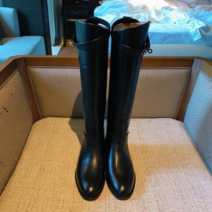 上新顶级版herme...S 经典秋冬新版kelly Jumping锁扣高筒靴~典藏级别马靴 爱马* H锁扣万年经典款长靴：大象灰、黑色 购入19800的正品开