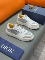 商品名称：Dior 迪奥正规码数: 38-44 休闲鞋商品材料：精选 牛皮鞋面，柔软羊皮内里；原厂大底