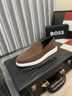 出厂价： Boos 男鞋休闲鞋原单品质鞋面采用进口小牛皮，超透气舒适内里做工精细，高端大气。有时尚典范造型。发泡透明耐磨大底，穿着舒适，值得拥有。码数：38–4