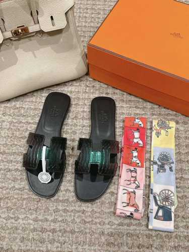 出厂价 蛇皮系列 Hermes 爱马仕h拖鞋oran凉鞋系列 时尚又百搭 超级舒服 每个细节都做到极致 原版麂皮 原版1:1独家私模鞋面 原版真皮沿条大底 包装