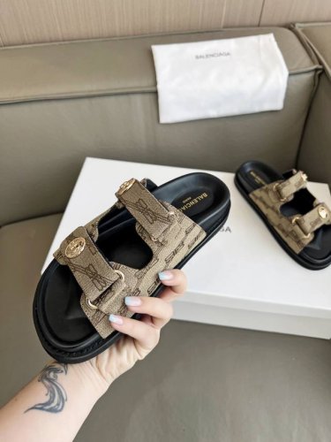2025春夏BALENCIAGA 巴黎世家 爆款推荐这款鞋今年非常爆，独立风格各处无可挑剔的细节做工。码数35-40码 41克定做。出厂价