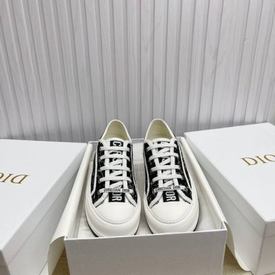 出厂 ，现货高品质 Dior 迪奥 平底运动鞋采用全刺绣标志性图案市场顶级品质国外专柜爆款非市场普通仿版面料采用意大利进口布料刺绣鞋面，原版模具注胶logo磨砂