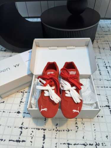 Puma X Openyy 联名运动鞋 新色来啦 红色我真的好推荐啊！！姐妹们今年复古风真的好火的 看到这pumaxopenyy米色这设计这复古的感觉的 鞋子整