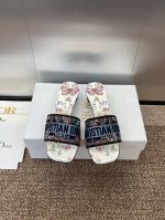 工厂价平底 高跟 迪奥 Dior 2025春夏新款一字拖拼色女鞋 CD字母logo立体刺绣圆柱跟凉鞋 方头粗跟果冻色露趾拖鞋 市面顶级版本材质:鞋面原版一致高温