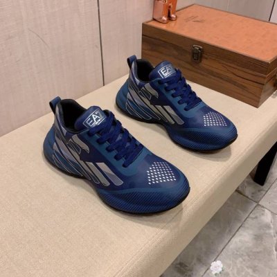 新款: 厂价: 阿玛尼ARMANI* 最新爆款休闲鞋，顶端品牌奢侈～代购，顶级～质量。鞋面選用进口透气牛皮搭配材质透气羊皮垫脚 精细做工。原版个性时尚柔软橡膠耐