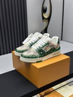 工厂直销 顶级版本 LV-路易威登-经典走秀新款空胶工艺 原版1：1开发复刻！！上脚非常舒适 奢侈用料，做工精细，中底印有欧洲制造英文字母鞋面由意大利进口小牛皮