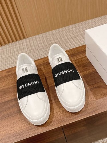 松紧金属扣#正常码 男+10 GIVENCHY 纪梵希经典小白鞋 说之为小鞋白中的始祖不为过。 小白鞋中的绝对款式都已淘经汰，但GVC凭借不过时的介简经典设计。