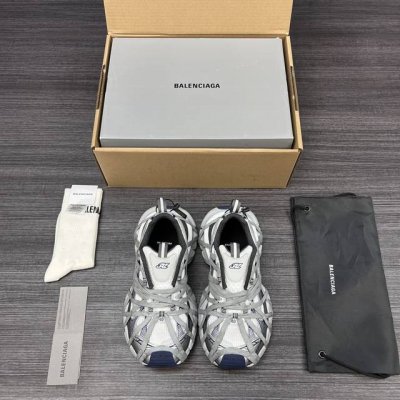 690 纯原版本Balenciaga Phantom Sneaker 巴黎世家全新做旧十代绑带潮流跑鞋 在延续 Track Trainer 户外轮廓和复杂鞋面结