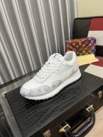 出厂价： Lv 路易威登。最新潮鞋休闲鞋实体店爆款。新品春夏季舒适进口定制原版牛皮，独特提花面料元素设计。搭配羊皮内里，Lv原版底，高端包装高品质细节决定品质、