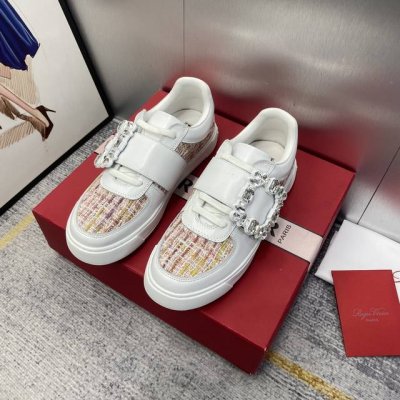 出厂价 顶级品质 新款上架 * 2024春夏新款女鞋viv Golf钻扣皮革运动鞋小白鞋 梦中情鞋rv钻扣小白鞋！轻运动风潮来袭，简便运动鞋以鞋底花型图案令人眼