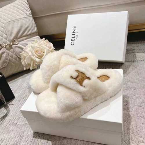 Celine 塞琳 2024 春夏新品羊毛拖鞋 这一季的赛琳又让我重新爱了它一次！ 这季节美鞋太多这款毛拖 真的是让我无法自拔真太可爱了～ 毛茸茸的羊毛是选用欧