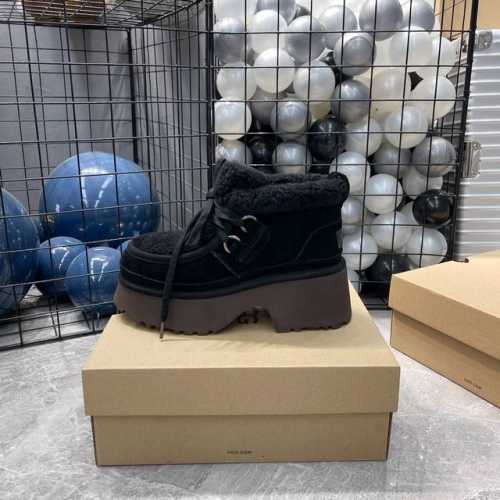 Ugg秋冬新款 厚底坡跟人鱼系带靴 Ugg泰迪卷毛 毛毛鞋软软糯糯 百搭时尚新款 小仙女冬天的必备品 上脚非常轻 超舒服 颜色：沙色 栗色 黑色 码数：35-4