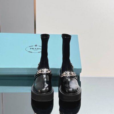 高版本 普拉达 Prada 2024新款！爆款 厚底系列三角标系带女短靴 高筒靴 长靴。女靴、皮带扣马丁靴。 认准我家细节实拍 注意区分普通低版本 原版复刻、版